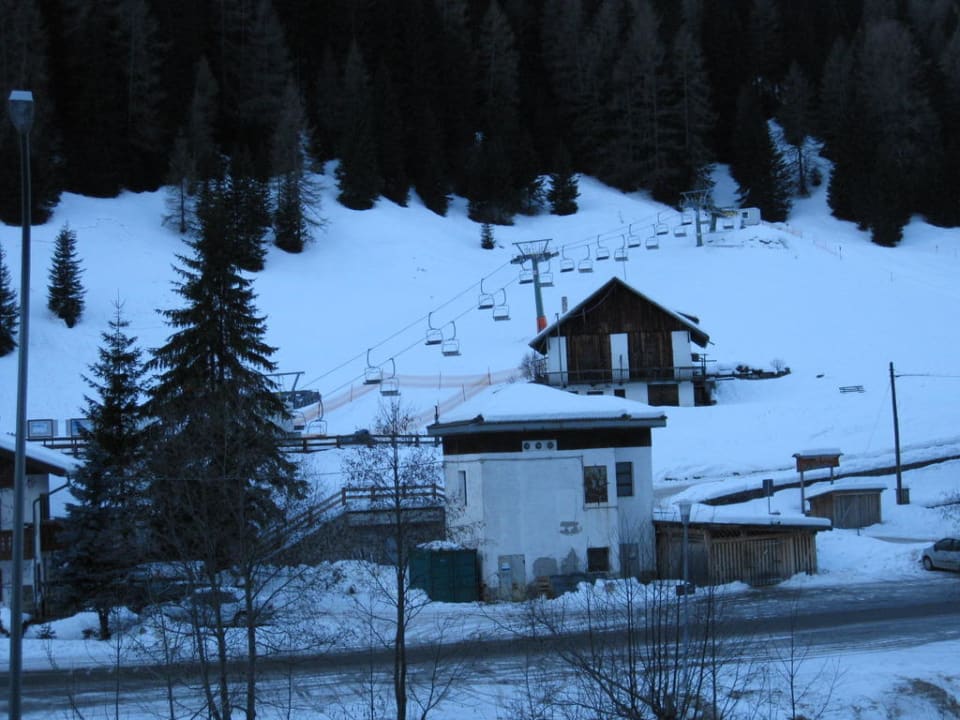 Blick auf den Lift gegenüber des Hotels Hotel Garni Ortles Angelo
