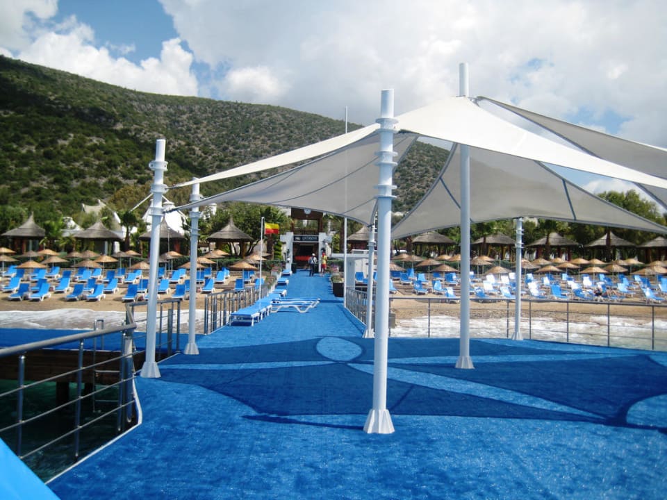 Pier Latanya Park Resort