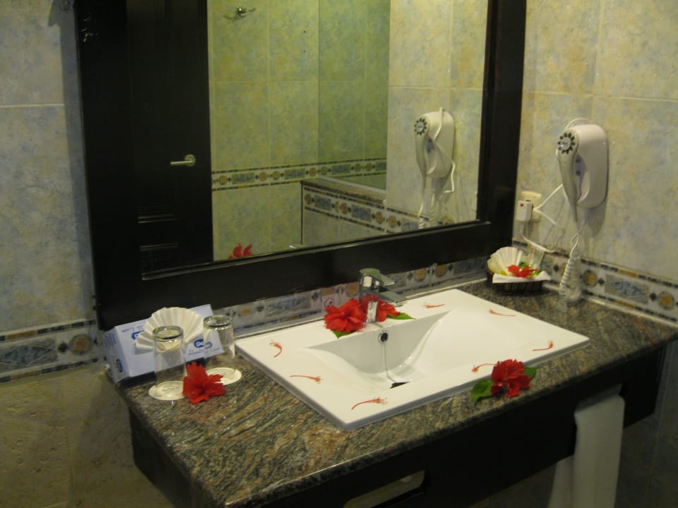 Waschbecken mit Föhn Grand Sirenis Punta Cana Resort & Aquagames