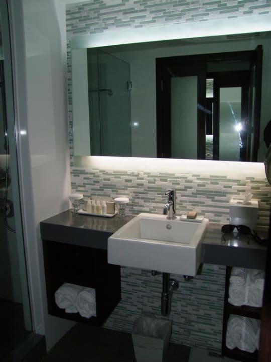 Sauberes modernes Bad The Palms Hotel & Spa