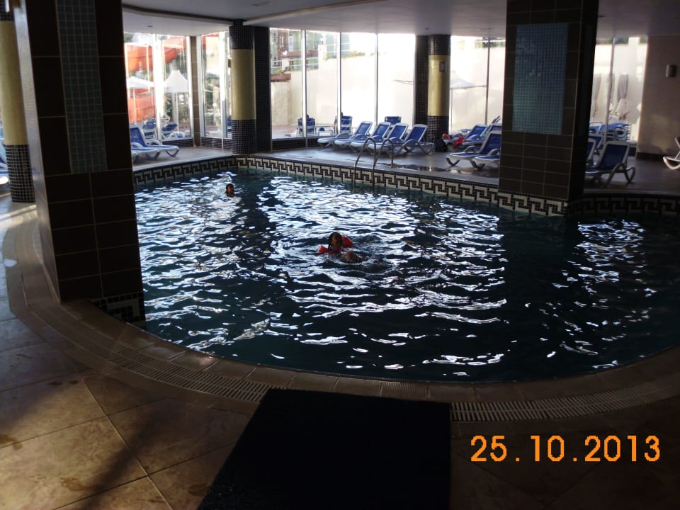 Hallenbad im Hotel Narcia Resort Side