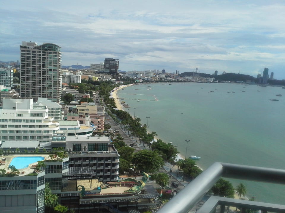 Ausblick vom 17. Sockwerk Richtung Bali Hai Pier Hotel Holiday Inn Pattaya