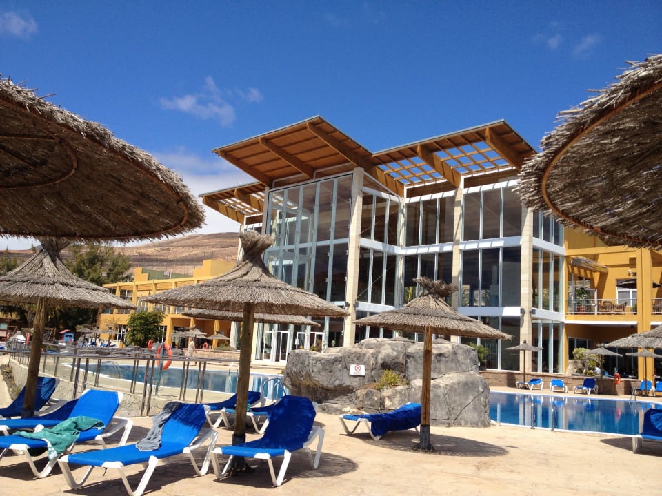 Blick vom Pool auf die Lobby AluaVillage Fuerteventura