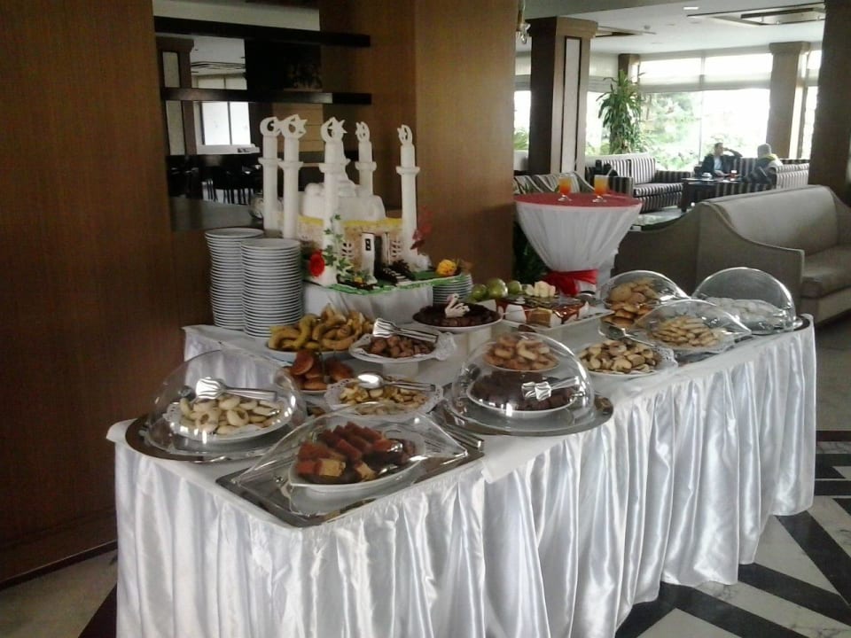 Ganztägiges Kuchenbuffet Seaden Corolla Hotel