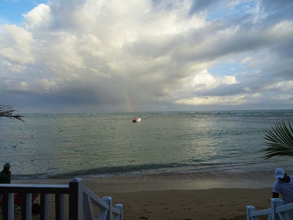 Ausblick morgens vom Strandrestaurant Bahia Principe Grand El Portillo