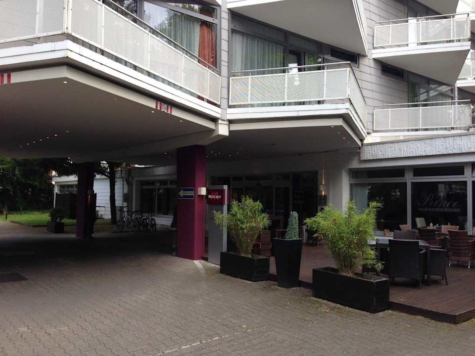 Der Eingang von Aussen-Balkone von den Zimmern  Hotel Frankfurt Airport Dreieich