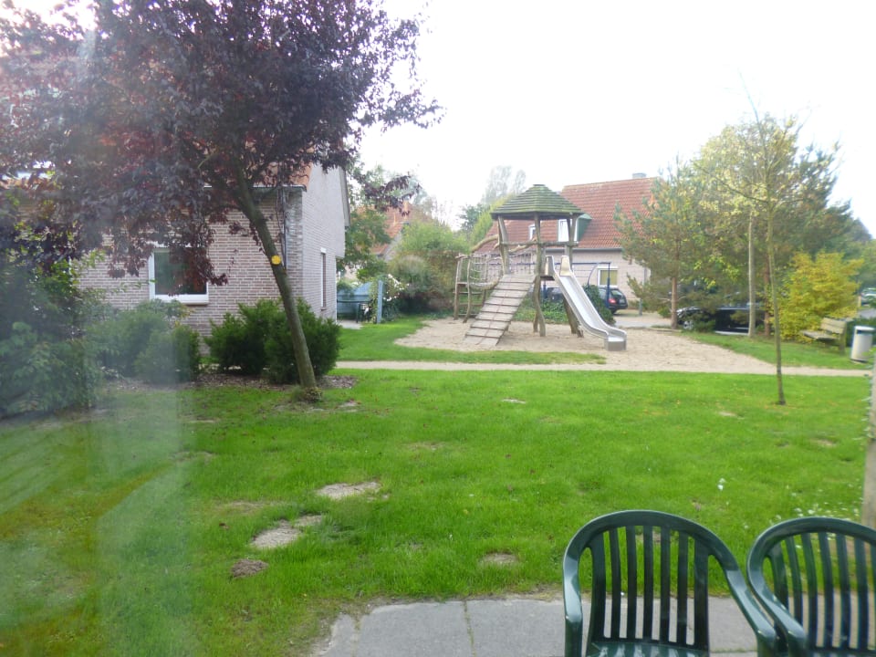 Spielplatz hinterm Haus Center Parcs Park Nordseeküste