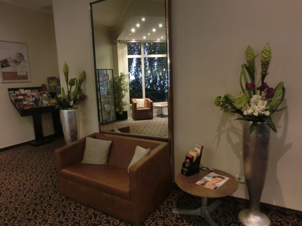 Lobby Hotel Domicil Hamburg by Golden Tulip