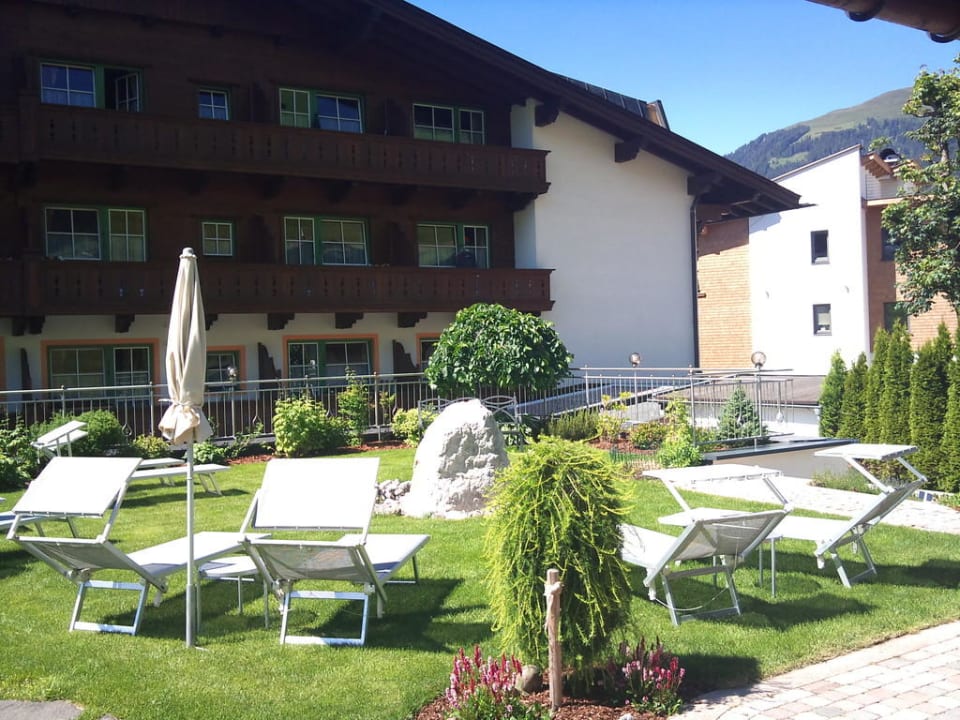 Schöne Gartenanlage Hotel Alpin Spa Tuxerhof