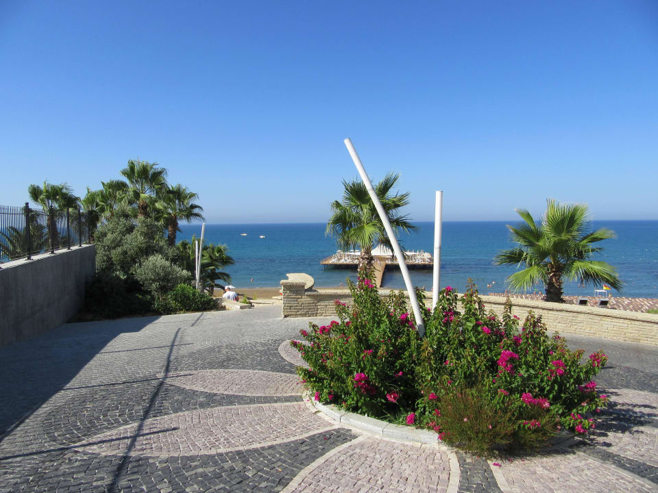 Weg zum Strand The Sense Deluxe Hotel