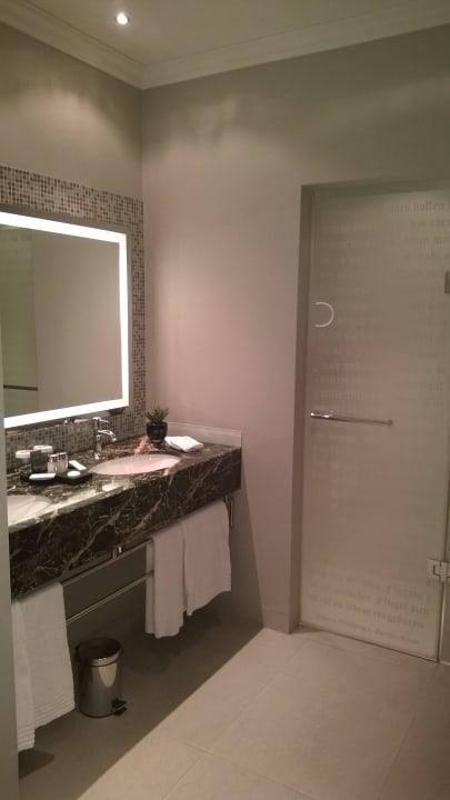 Bad und Toilette Steigenberger Icon Grandhotel Handelshof