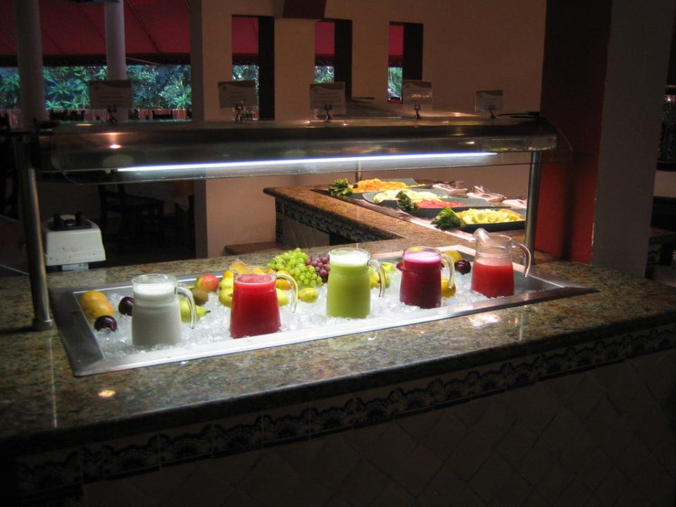 Frische Säfte beim Frühstück Catalonia Playa Maroma