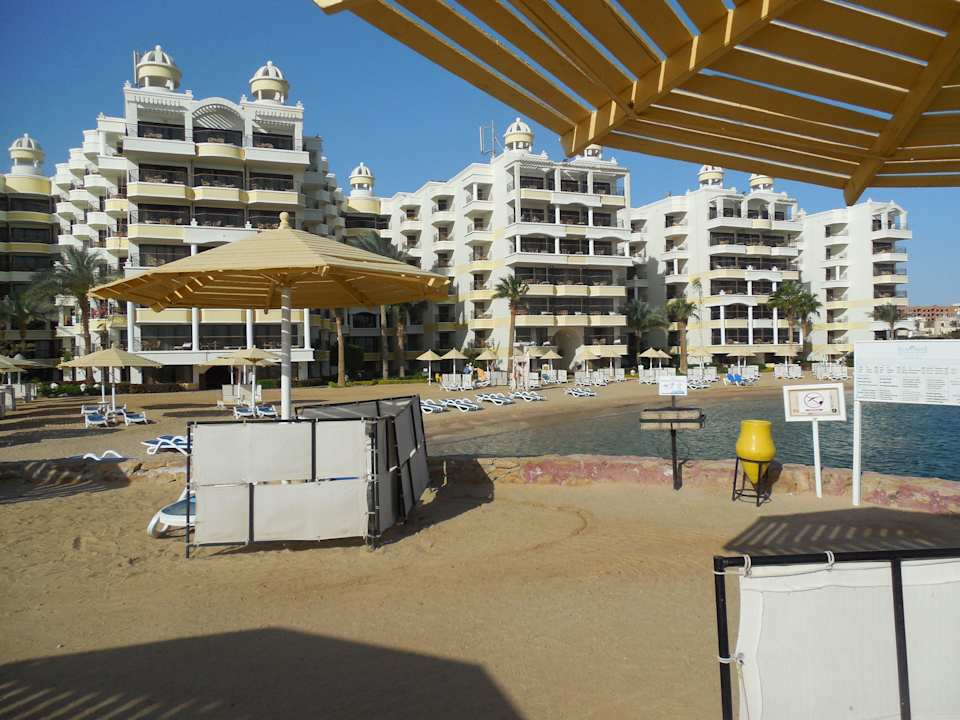 Лагуна + вид с пляжа на отель SUNRISE Holidays Resort (Adults Only)