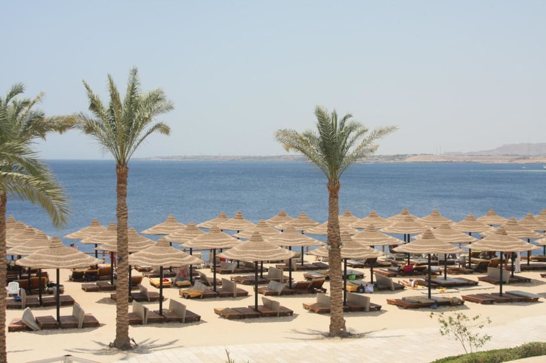Blick über Strandanlage Sharm Plaza