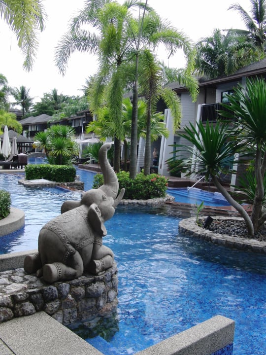 Poolanlage bei den Pool-Access-Zimmern La Flora Khao Lak