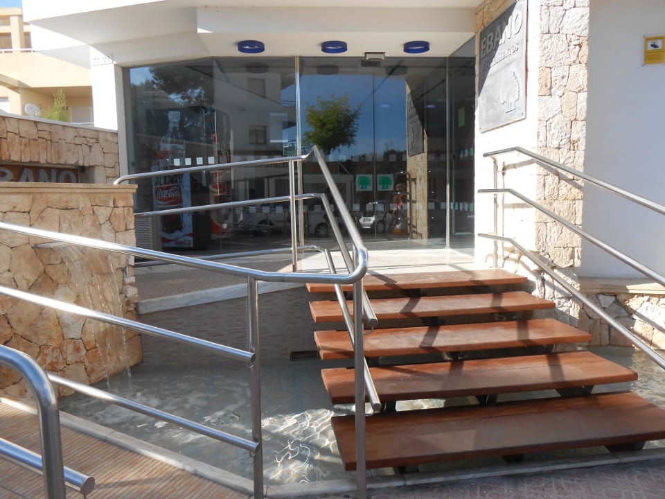 Eingang Ebano Hotel Apartments & Spa