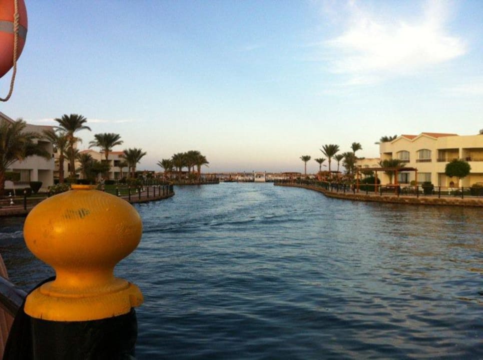 Blick vom Pool in Richtung Meer. Pickalbatros Dana Beach Resort - Hurghada