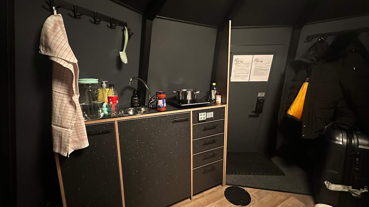 Zimmer Aurora River Camp Glass igloos & cabins