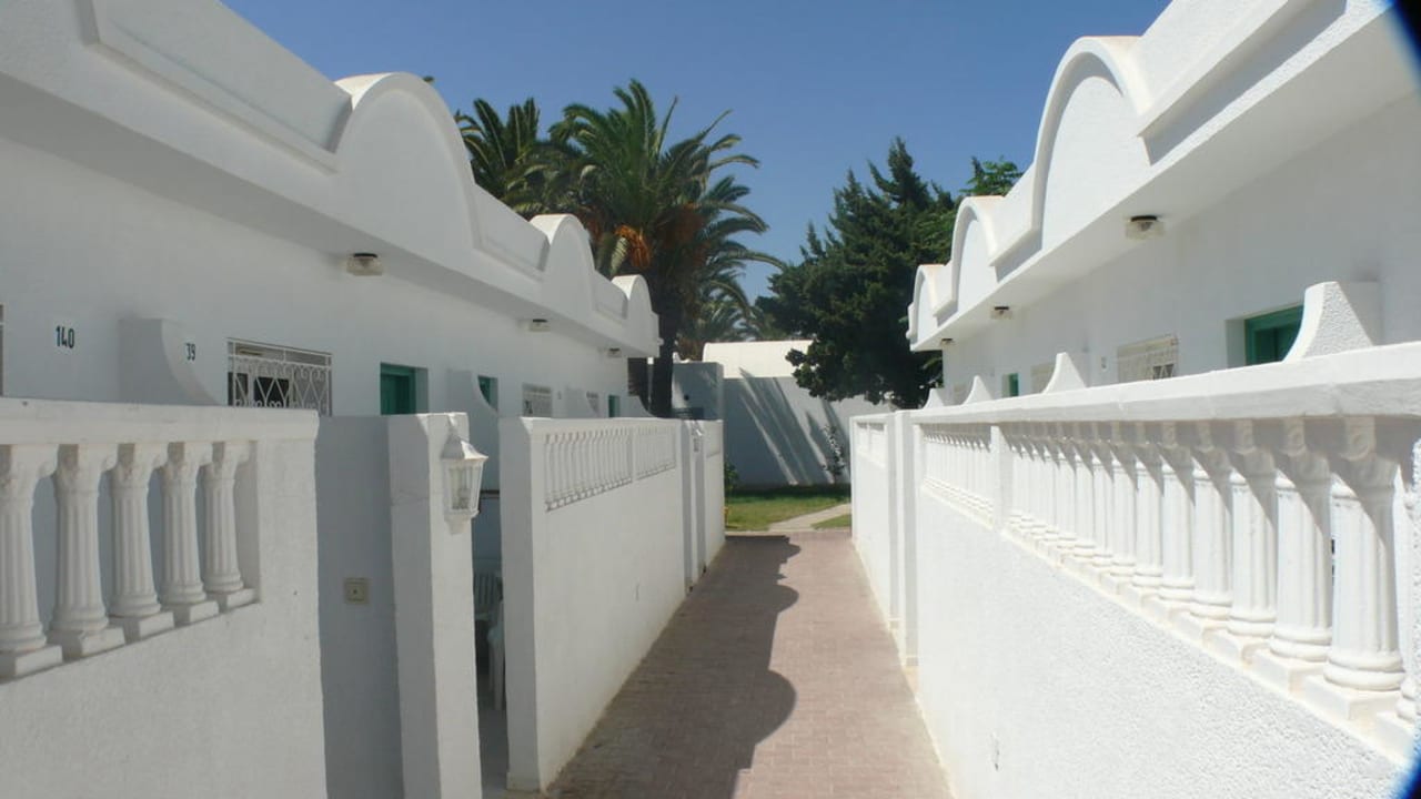 Zwischen den Bungalows El Mouradi Club Kantaoui