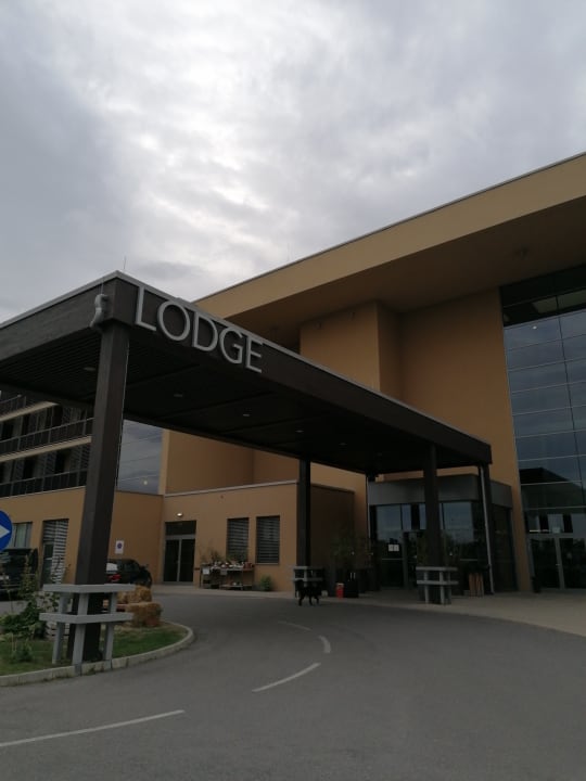 Außenansicht St. Martins Therme & Lodge Hotel