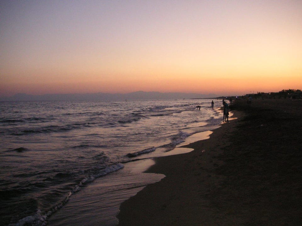 Sonnenuntergang am Strand Hotel Süral Garden