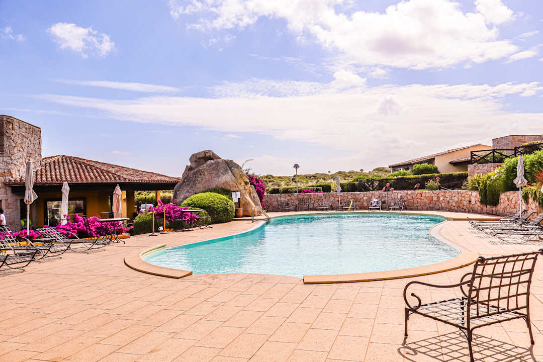 Pool Punta Falcone Resort
