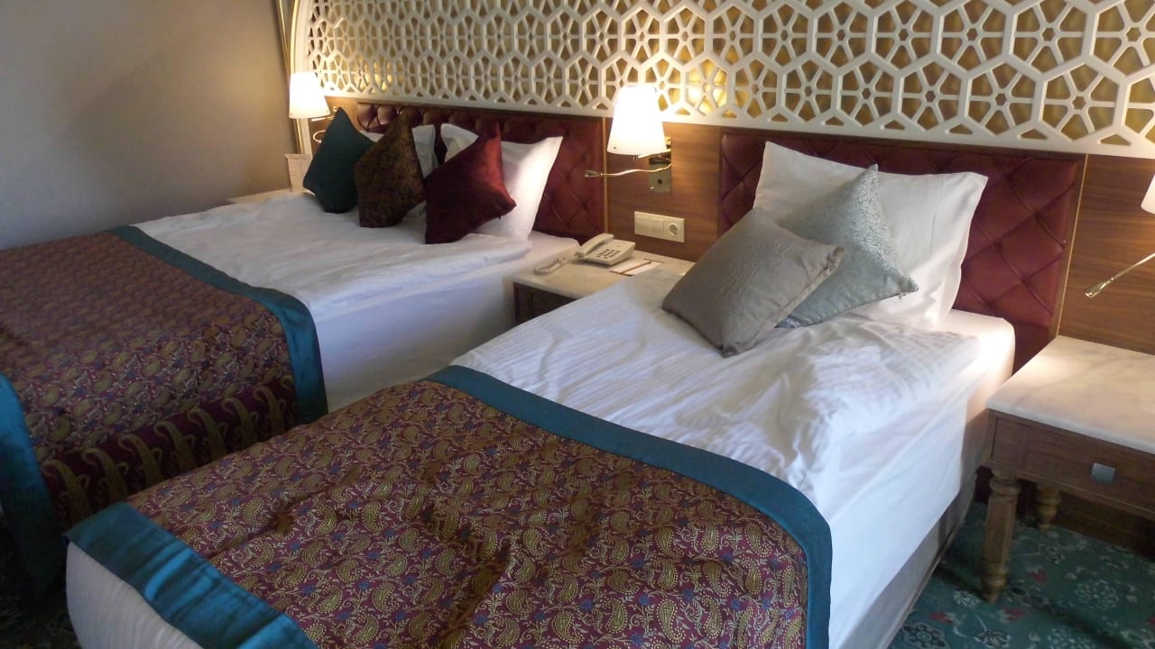 Die übliche Bettanlage Royal Taj Mahal Hotel