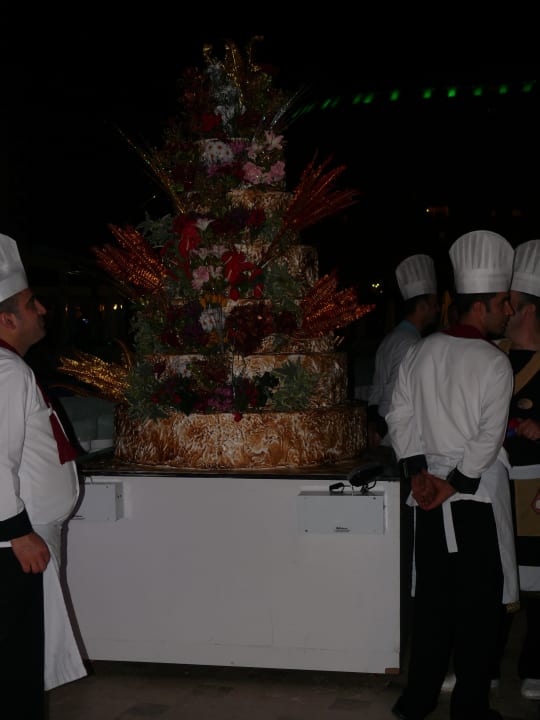 Riesen Torte Hotel Delphin Imperial