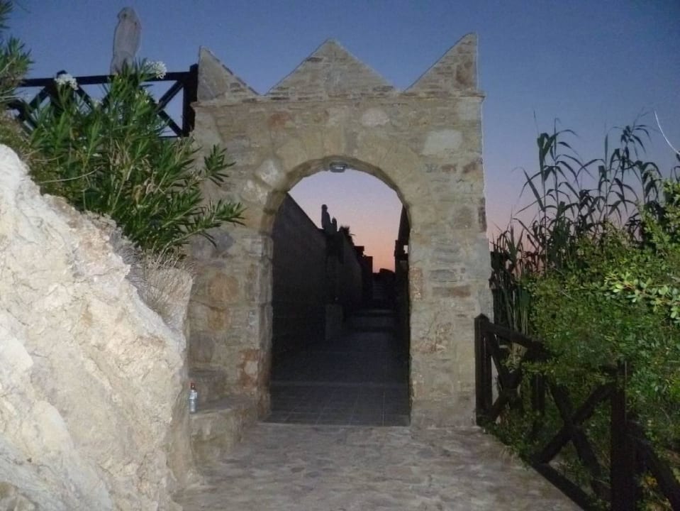 Aufgang vom Strand Hotel Kalithea Horizon Royal
