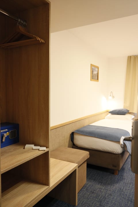 Zimmer Botel Racek