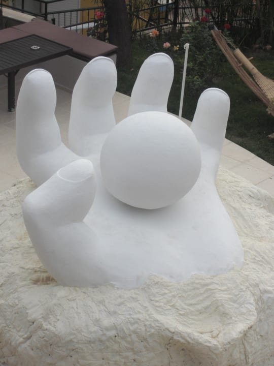 Figur vor dem Saunabereich Hotel Club Paradiso