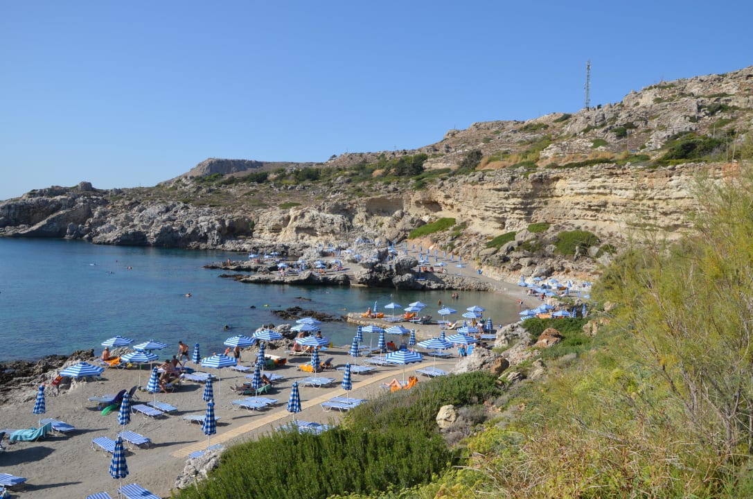Eigener Strand, weg vom Strassenlärm Hotel Kalithea Horizon Royal