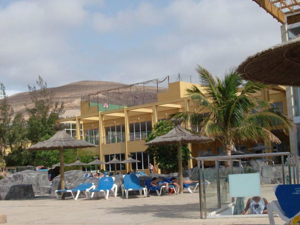 Aussenansicht Hautohaus mit Pool AluaVillage Fuerteventura