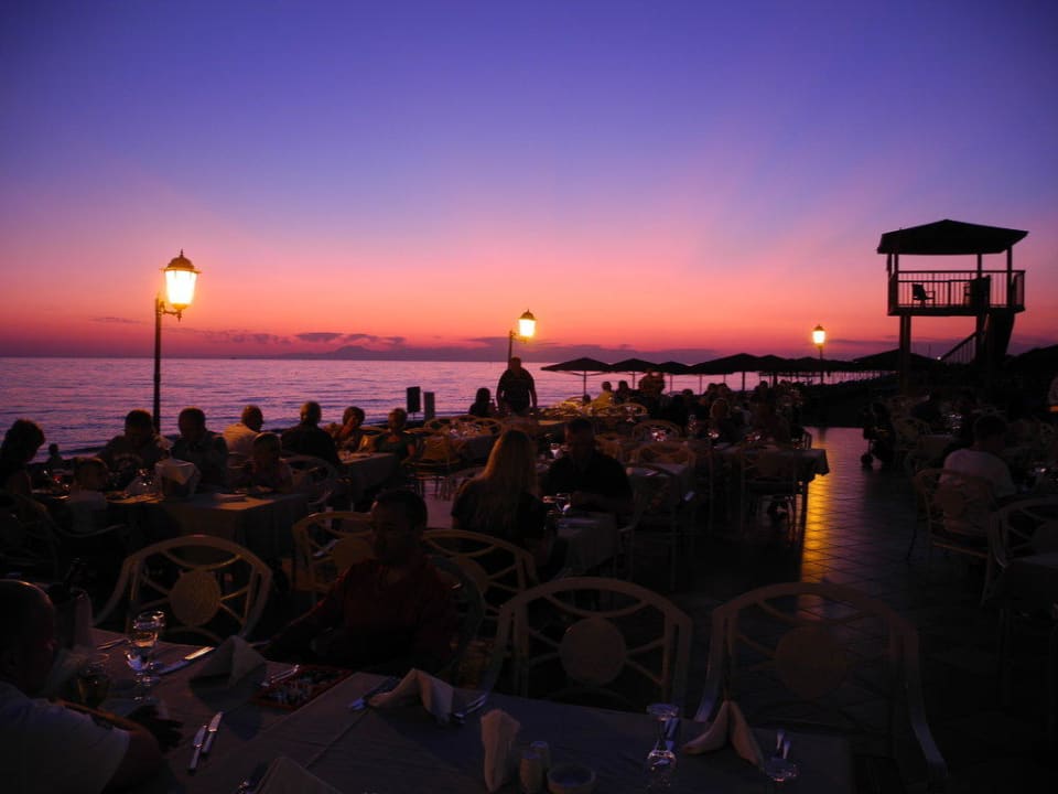 Abendstimmung am Strandrestaurant Ali Bey Club