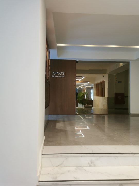 Lobby Atrium Ambiance Hotel