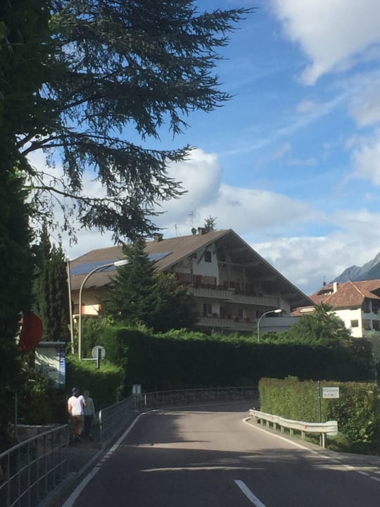 "Außenansicht" Hotel Weger (Tirolo / Dorf Tirol) • HolidayCheck ...