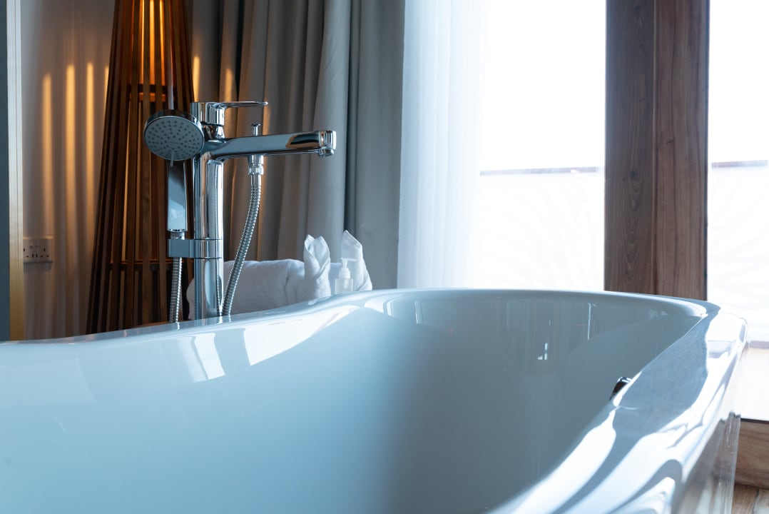 Zimmer Le Mersenne Zanzibar, Autograph Collection