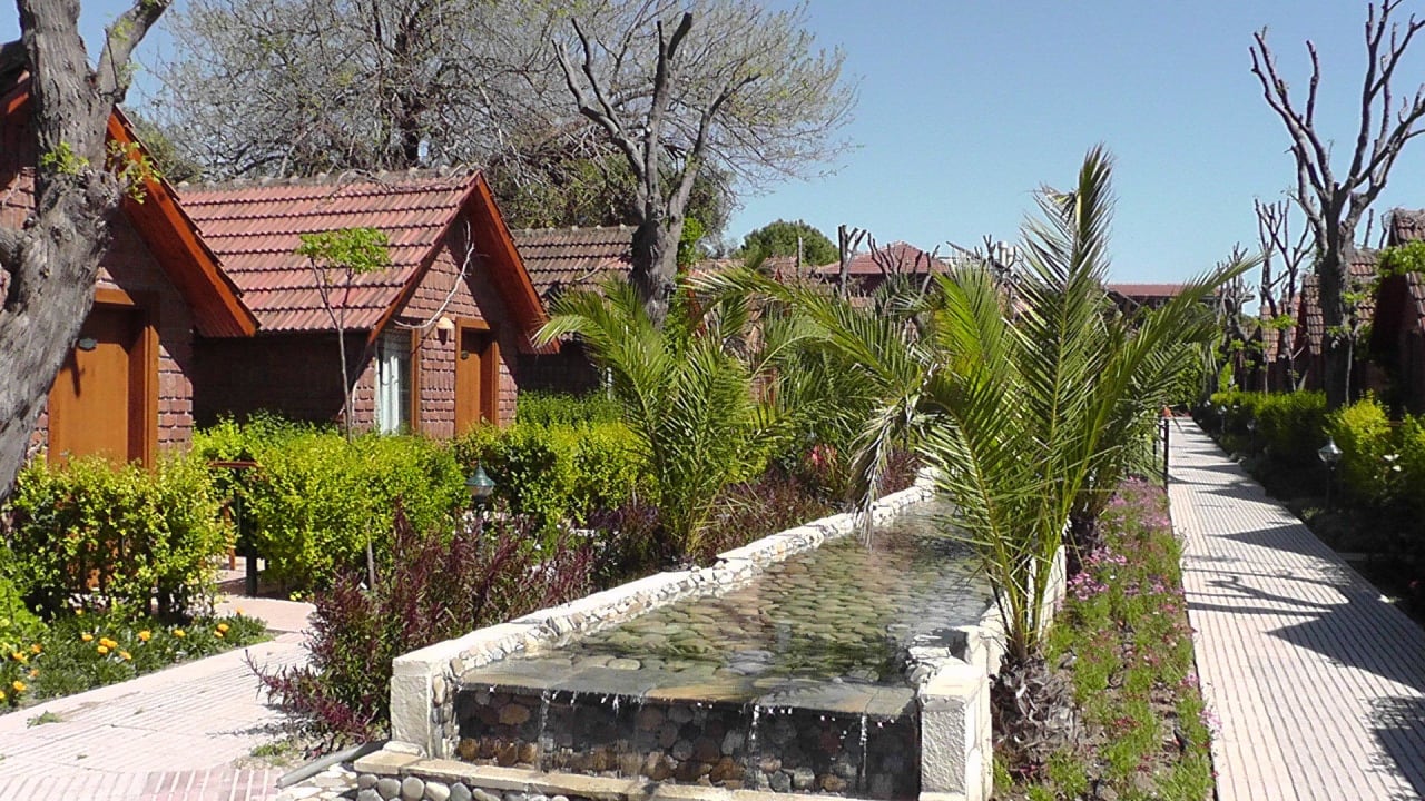 Wunderschöne Außenanlage(Weg zu unsererm Bungalow) Can Garden Beach