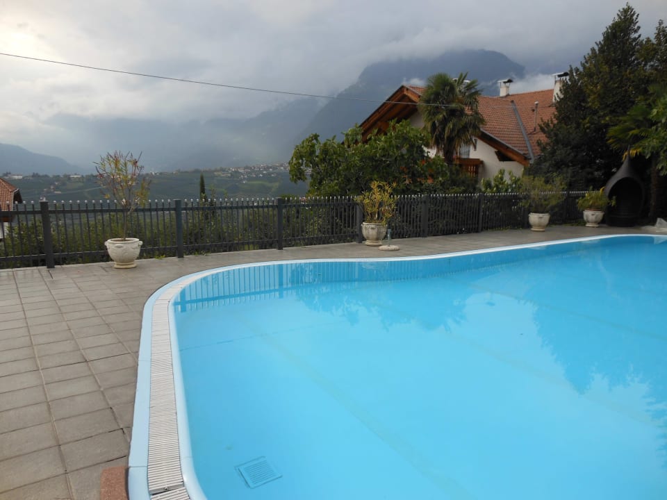 Pool Walters Garden Hotel