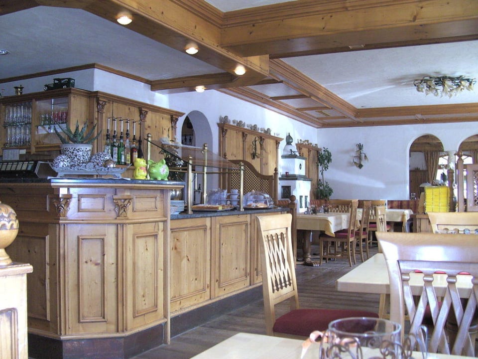 Kuchenbüffet im Restaurant Hotel Dax by Alpeffect