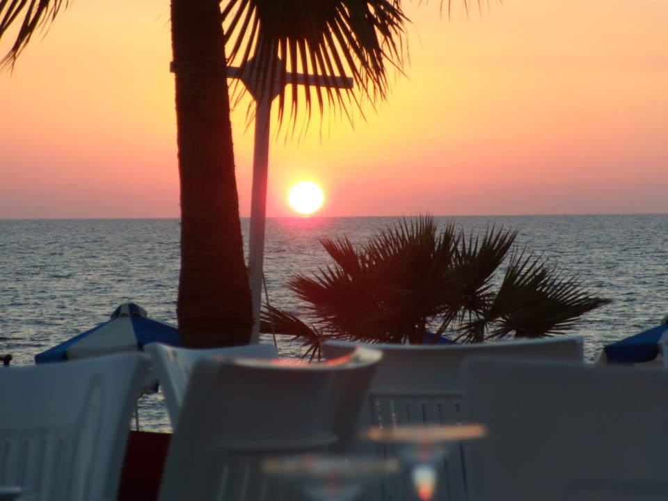 Sonnenuntergang von der Romios Taverne aus Kefalos Beach Holiday Village