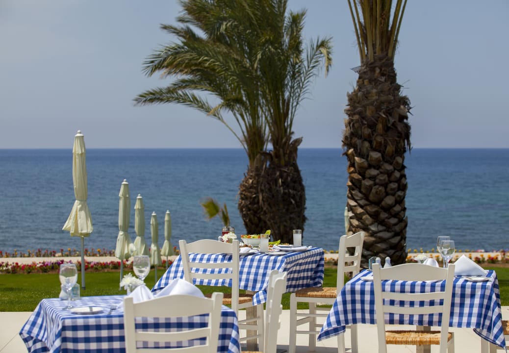 Restaurant King Evelthon Beach Hotel & Resort