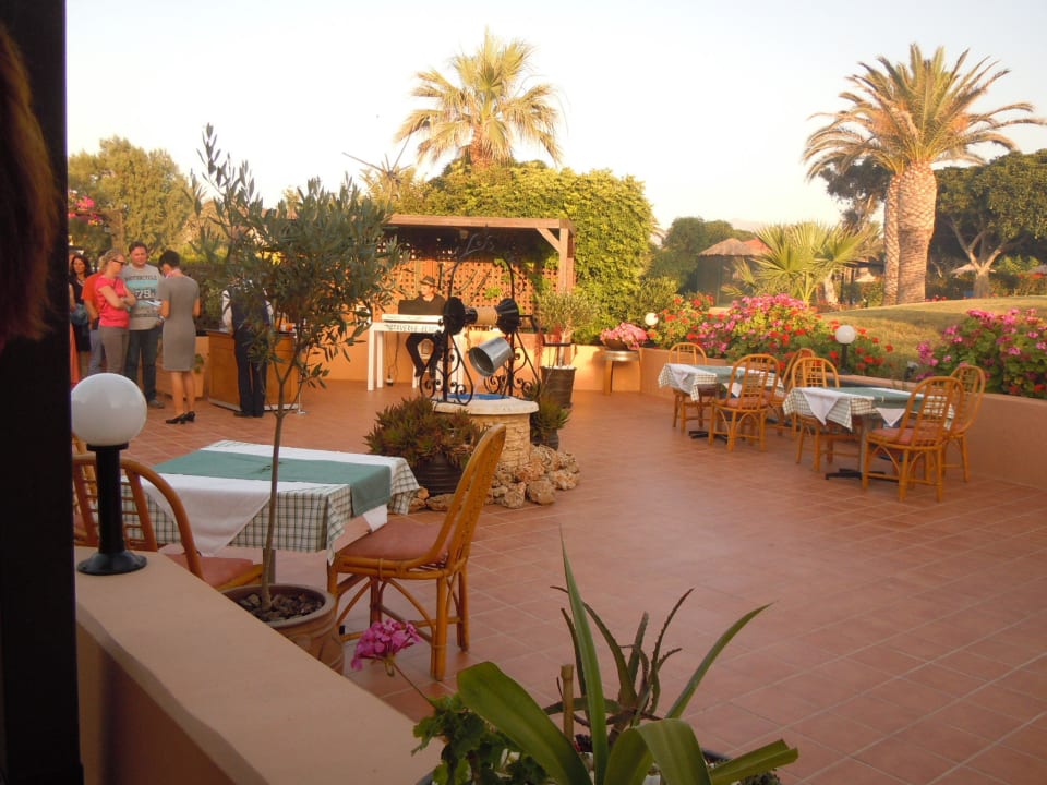 Taverne Anissa Beach & Village