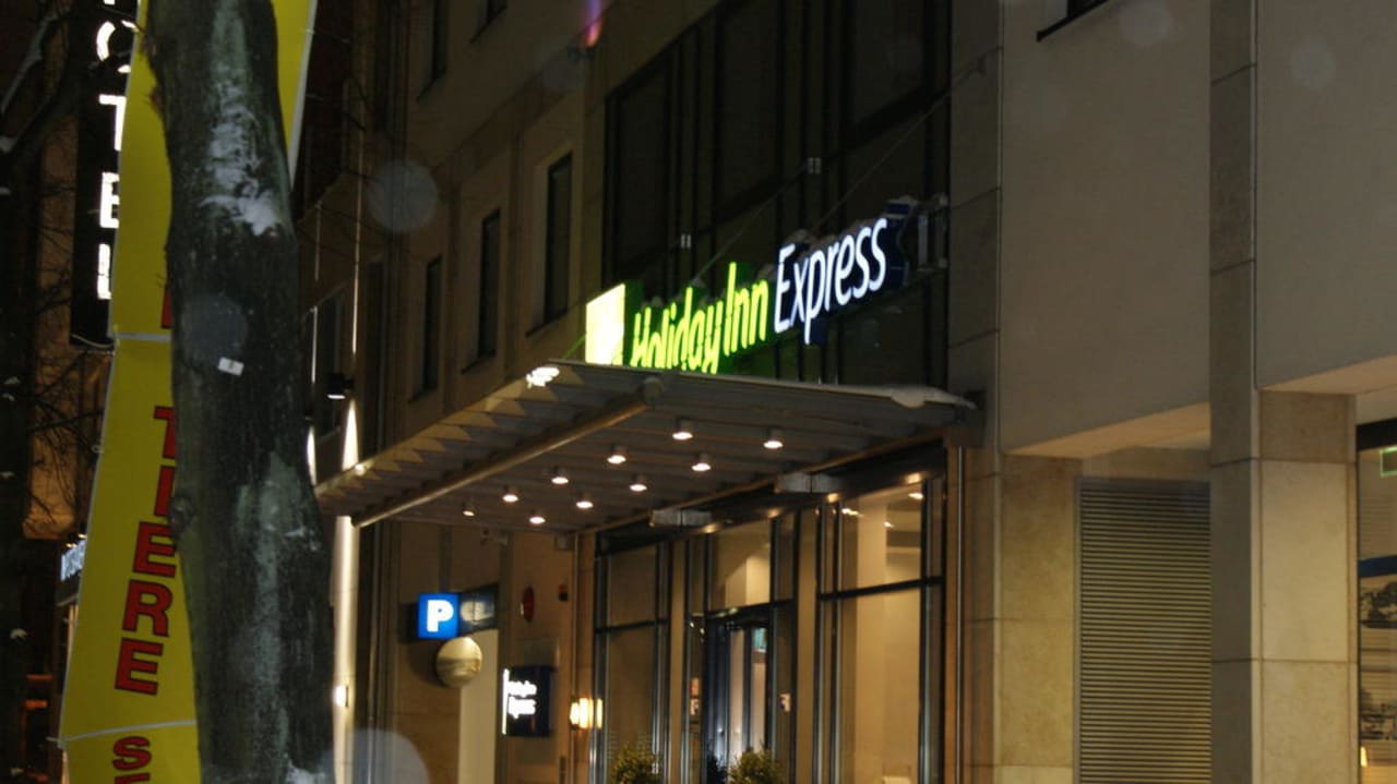 Eingang Holiday Inn Express Berlin City Center