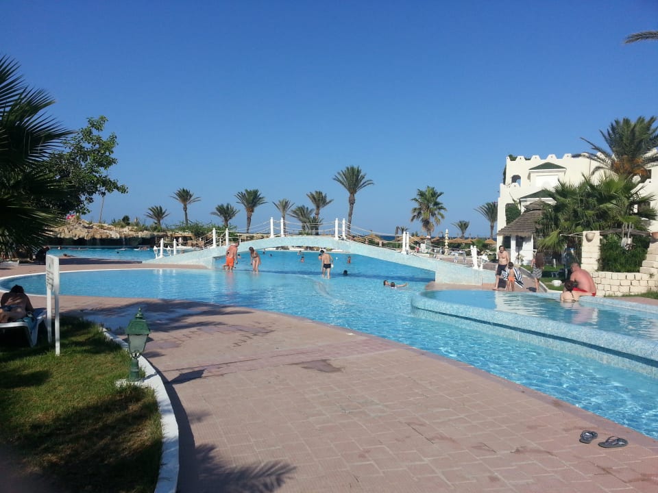 Een gedeelte van het grote zwembad Mahdia Beach & Aquapark