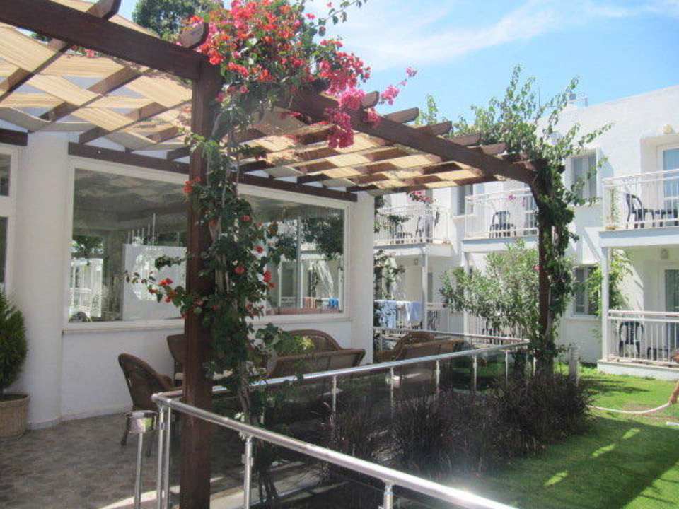 Wejście do hotelu Petunya Beach Resort