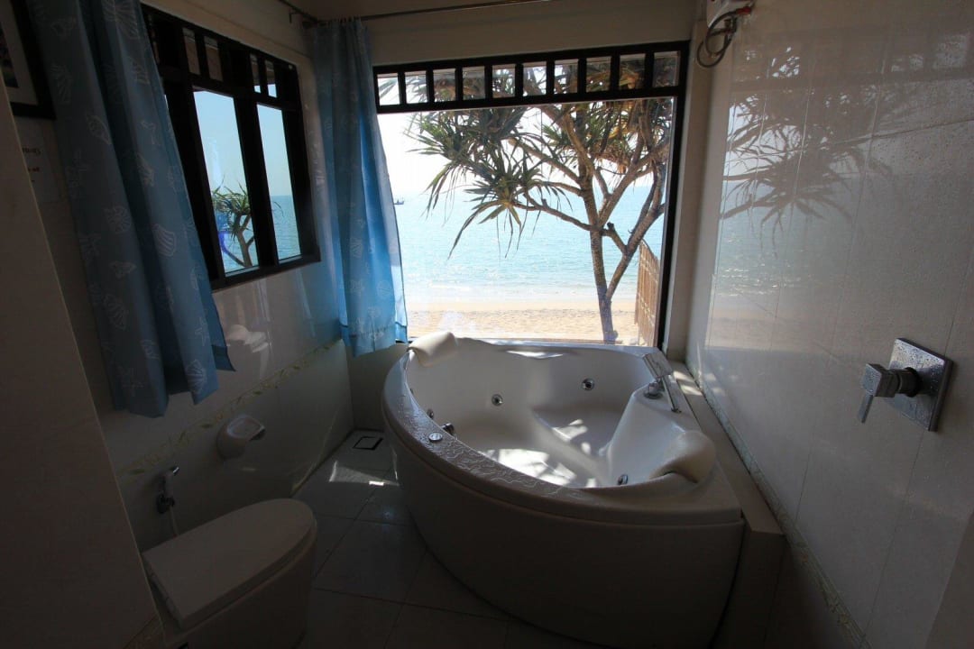 Bad Beachfront Hotel Baan Pakgasri Hideaway