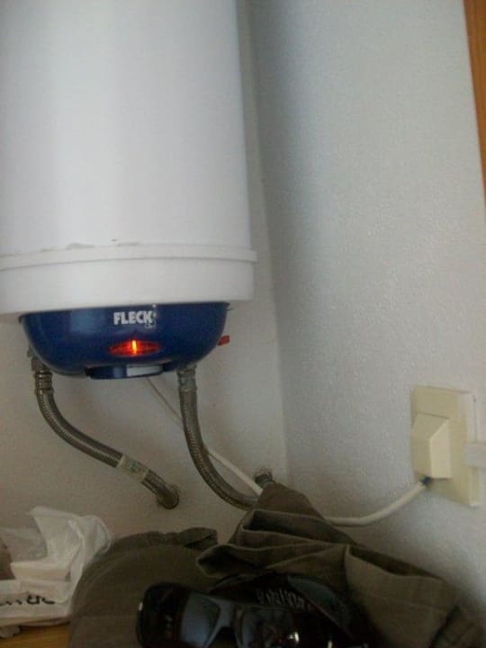 Der Boiler im Schrank Apartments Venecia