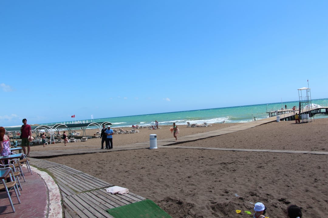 Strand Hotel Miracle Resort