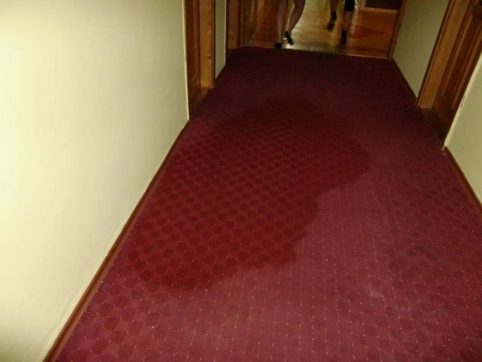 Der Flur zum Zimmer Hotel Perla